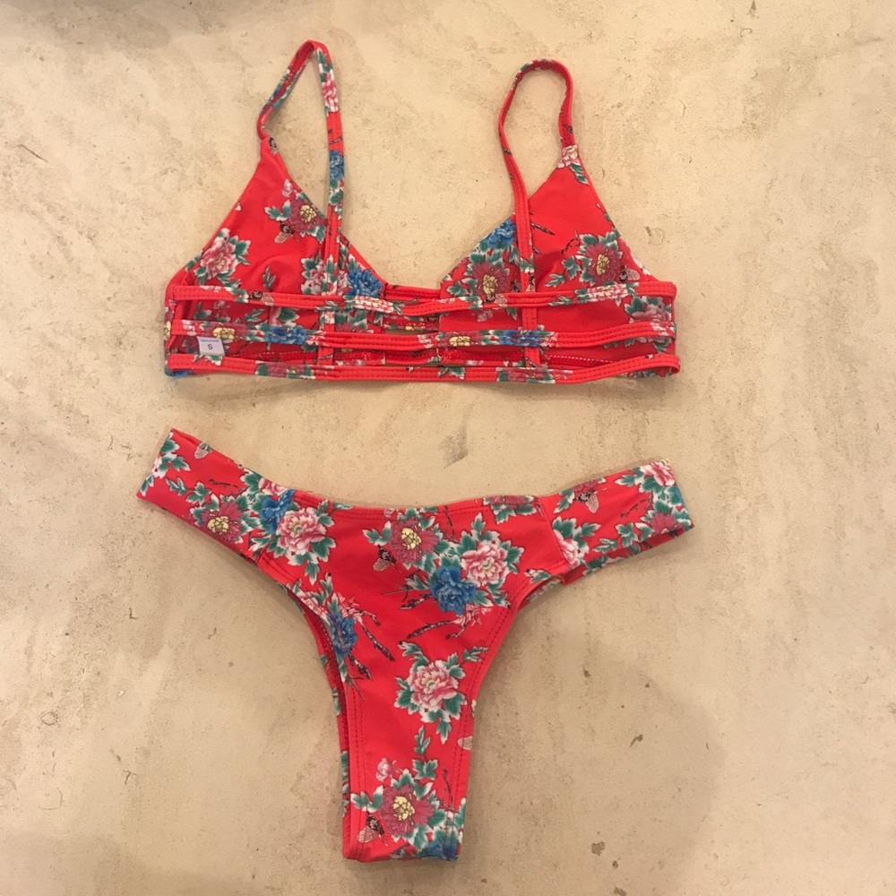 Bikini - Picture 2 of 4